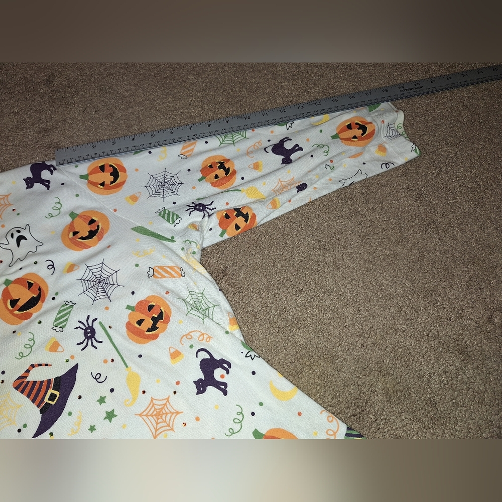 Halloween women's top / size large/ 3/4 sleeves white with Halloween designs - Picture 4 of 7